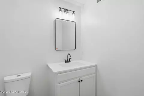 Bath - 609 Briarcliff Cir, Jackson, MS 39212 photo 1 of 3