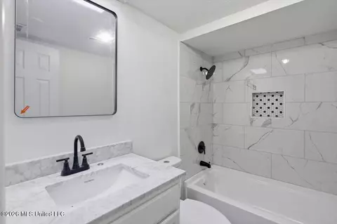 Bath - 609 Briarcliff Cir, Jackson, MS 39212 photo 3 of 3
