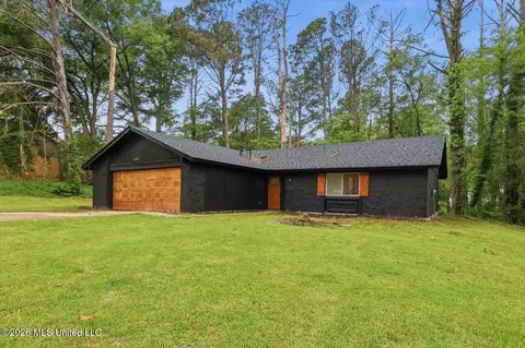 609 Briarcliff Cir, Jackson, MS 39212
