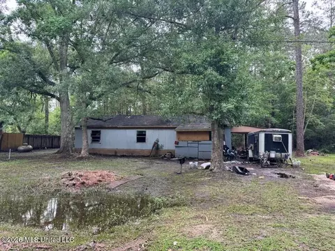 2220 Falcon Rd, Gautier, MS 39553