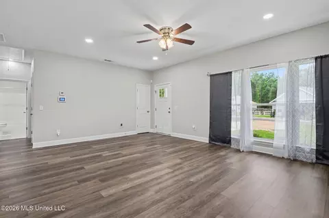 Living - 116 Jw Holland Rd, Lucedale, MS 39452 photo 3 of 4