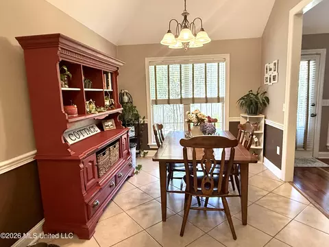 Dining - 451 Abbey Woods, Brandon, MS 39047 photo 1 of 7