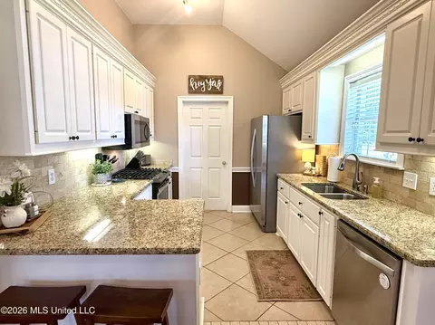 Kitchen - 451 Abbey Woods, Brandon, MS 39047 photo 1 of 6