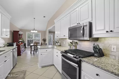 Kitchen - 451 Abbey Woods, Brandon, MS 39047 photo 3 of 3