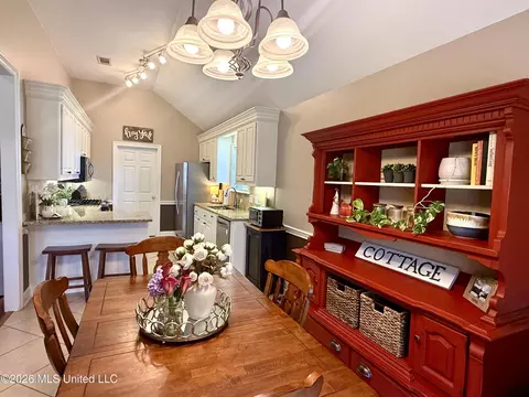 Dining - 451 Abbey Woods, Brandon, MS 39047 photo 3 of 7