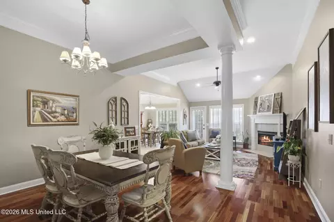 Dining - 451 Abbey Woods, Brandon, MS 39047 photo 2 of 4