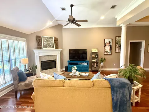 Living - 451 Abbey Woods, Brandon, MS 39047 photo 2 of 5