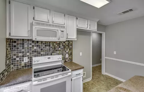 Kitchen - 663 Falcon Ln, Florence, MS 39073 photo 2 of 5
