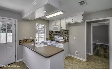 Kitchen - 663 Falcon Ln, Florence, MS 39073 photo 1 of 5