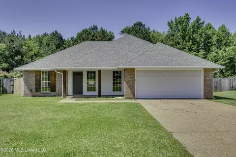 663 Falcon Ln, Florence, MS 39073