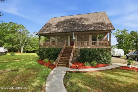 5513 Sioux Dr, Ocean Springs, MS 39564