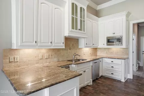 Kitchen - 317 Gladeview Pl, Brandon, MS 39047 photo 1 of 3