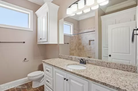 Bath - 317 Gladeview Pl, Brandon, MS 39047 photo 3 of 4