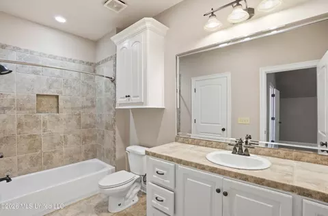 Bath - 317 Gladeview Pl, Brandon, MS 39047 photo 4 of 4