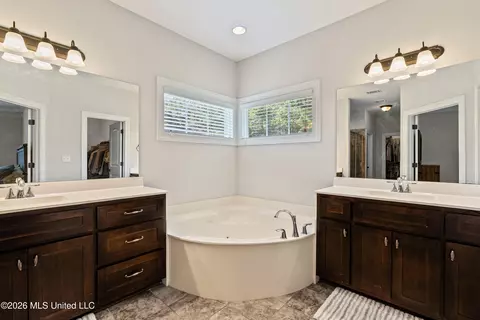 Bath - 2353 Ouse Valley Ln, Hernando, MS 38632 photo 2 of 2
