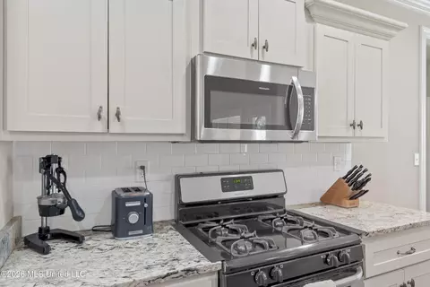 Kitchen - 2353 Ouse Valley Ln, Hernando, MS 38632 photo 2 of 2