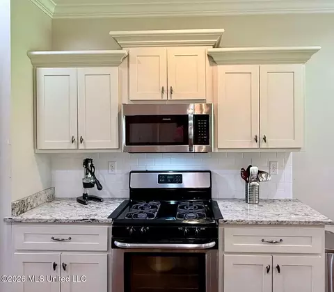 Kitchen - 2353 Ouse Valley Ln, Hernando, MS 38632 photo 3 of 5