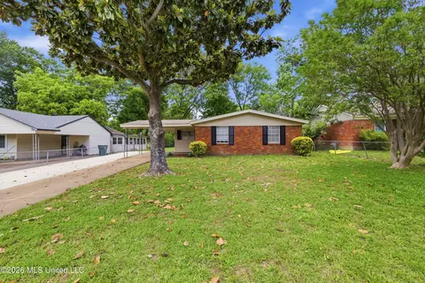 2010 Colonial Hills Dr, Southaven, MS 38671