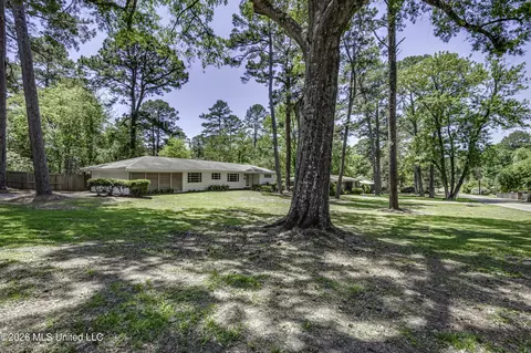 Exterior - 2051 Meadowbrook Rd, Jackson, MS 39211 photo 8 of 14