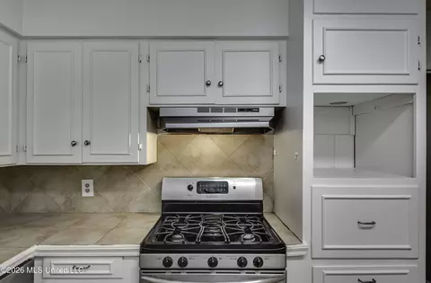 Kitchen - 2051 Meadowbrook Rd, Jackson, MS 39211 photo 2 of 4