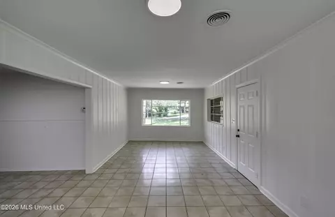 Living - 2051 Meadowbrook Rd, Jackson, MS 39211 photo 7 of 8