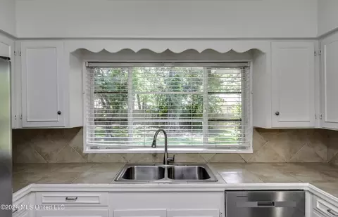 Kitchen - 2051 Meadowbrook Rd, Jackson, MS 39211 photo 4 of 4