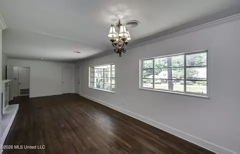Living - 2051 Meadowbrook Rd, Jackson, MS 39211 photo 5 of 8