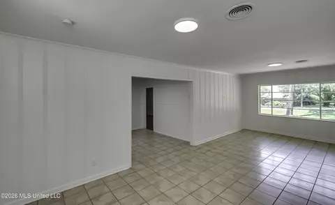 Living - 2051 Meadowbrook Rd, Jackson, MS 39211 photo 6 of 8