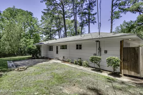 Exterior - 2051 Meadowbrook Rd, Jackson, MS 39211 photo 4 of 14