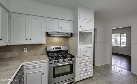 Kitchen - 2051 Meadowbrook Rd, Jackson, MS 39211 photo 1 of 4