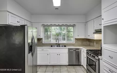Kitchen - 2051 Meadowbrook Rd, Jackson, MS 39211 photo 3 of 4