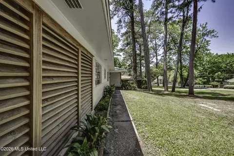 Exterior - 2051 Meadowbrook Rd, Jackson, MS 39211 photo 7 of 14