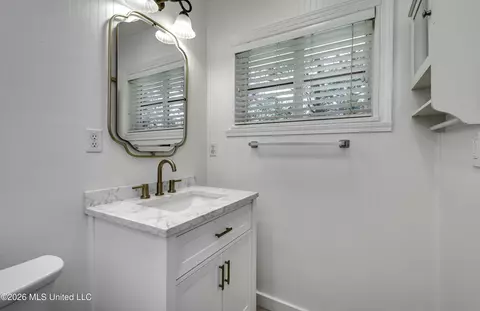 Bath - 2051 Meadowbrook Rd, Jackson, MS 39211 photo 4 of 6