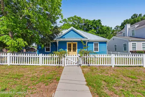 9521 Red Bluff Ct, Ocean Springs, MS 39564