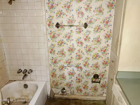 Bath - 539 Cedarhurst Rd, Jackson, MS 39206 photo 2 of 2