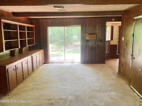Living - 539 Cedarhurst Rd, Jackson, MS 39206 photo 1 of 1