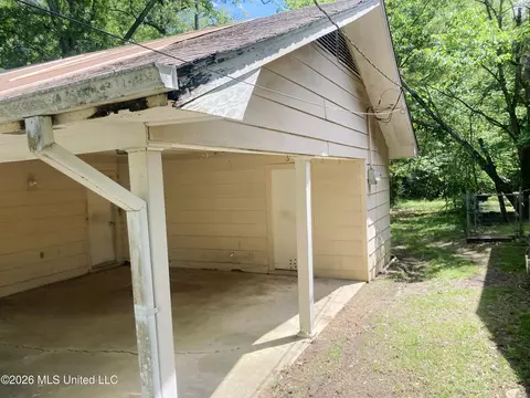 Exterior - 539 Cedarhurst Rd, Jackson, MS 39206 photo 2 of 3