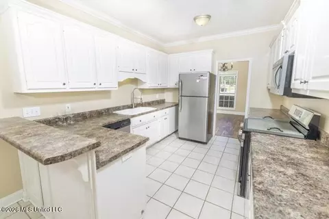 Kitchen - 55 Hazelnut Cir, Columbus, MS 39705 photo 1 of 3