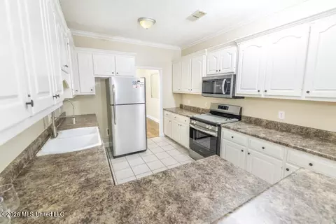 Kitchen - 55 Hazelnut Cir, Columbus, MS 39705 photo 3 of 3