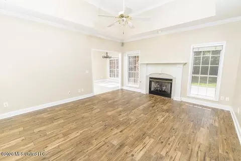 Living - 55 Hazelnut Cir, Columbus, MS 39705 photo 3 of 4