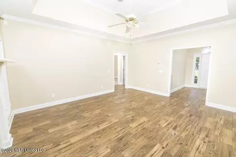 Living - 55 Hazelnut Cir, Columbus, MS 39705 photo 2 of 4