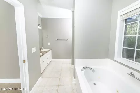 Bath - 55 Hazelnut Cir, Columbus, MS 39705 photo 1 of 4