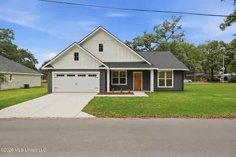 133 Iberville Dr, Biloxi, MS 39531