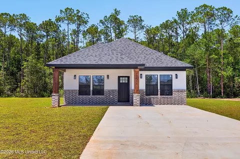 3415 Raintree Dr, Gautier, MS 39553