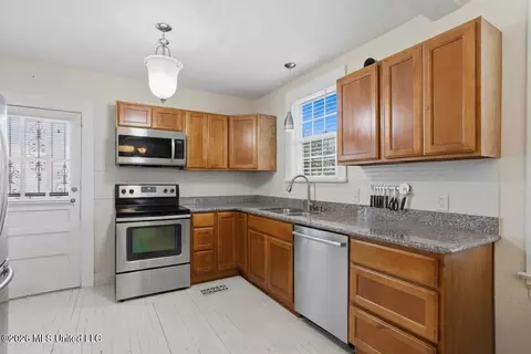 Kitchen - 3419 Northview Dr, Jackson, MS 39216 photo 2 of 4