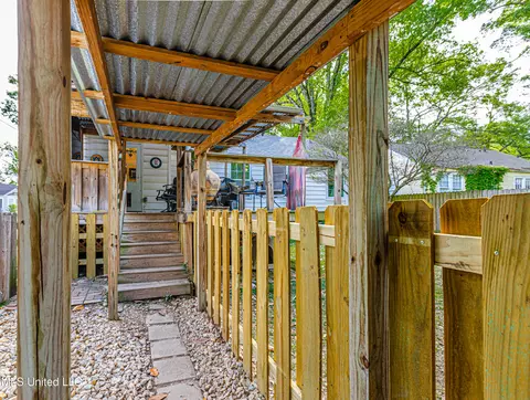 Exterior - 3419 Northview Dr, Jackson, MS 39216 photo 6 of 9