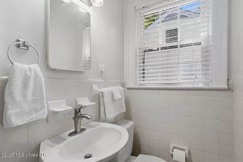 Bath - 3419 Northview Dr, Jackson, MS 39216 photo 2 of 2