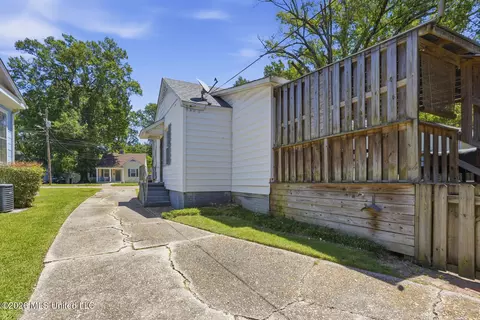 Exterior - 3419 Northview Dr, Jackson, MS 39216 photo 8 of 9