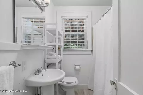 Bath - 3419 Northview Dr, Jackson, MS 39216 photo 1 of 1