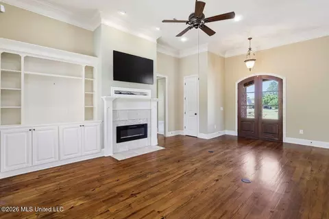 Living - 100 Grandeur Dr, Brandon, MS 39042 photo 2 of 3